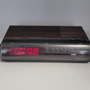 Vintage Emerson‎ AM/FM Clock Radio model RED5521 sleep digital 1980's woodgrain